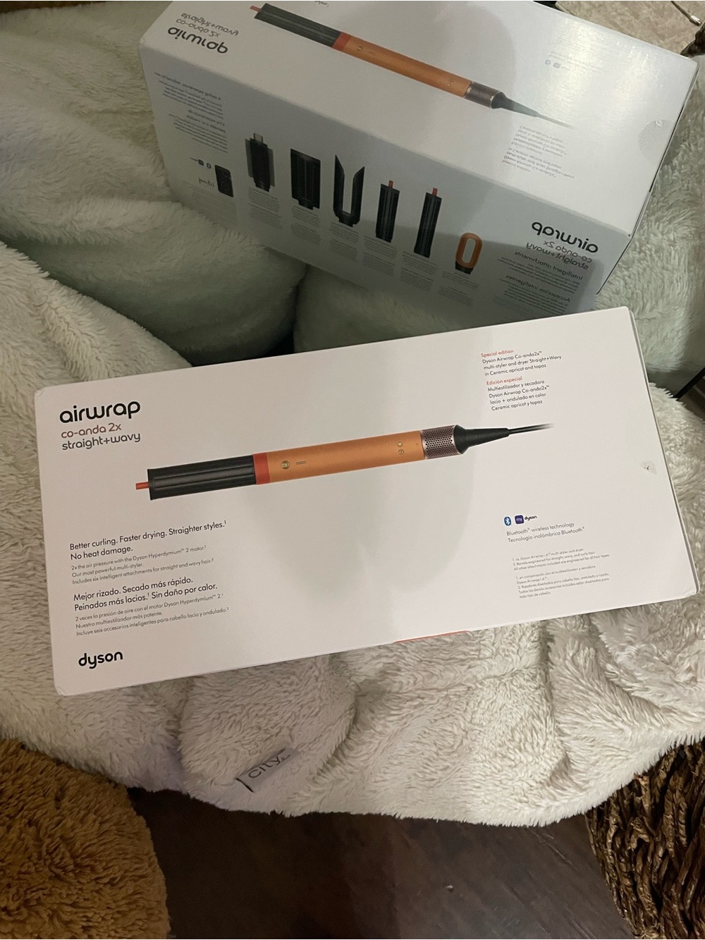 Dyson Airwrap Co-anda2x™ multi-styler Straight+Wavy (Ceramic Apricot / Topaz) - Picture 4 of 5